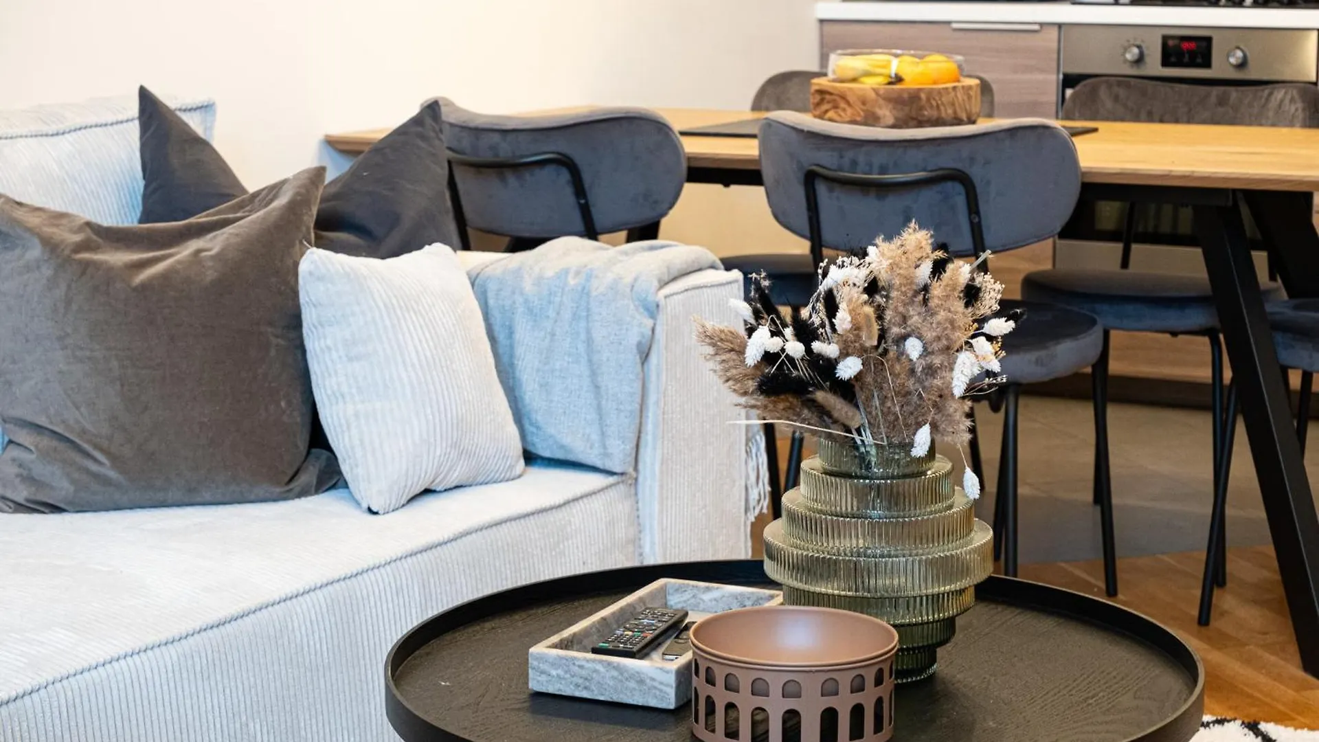 Cozy Industrial 8Min Dancing House Apartment, Prague Apartment