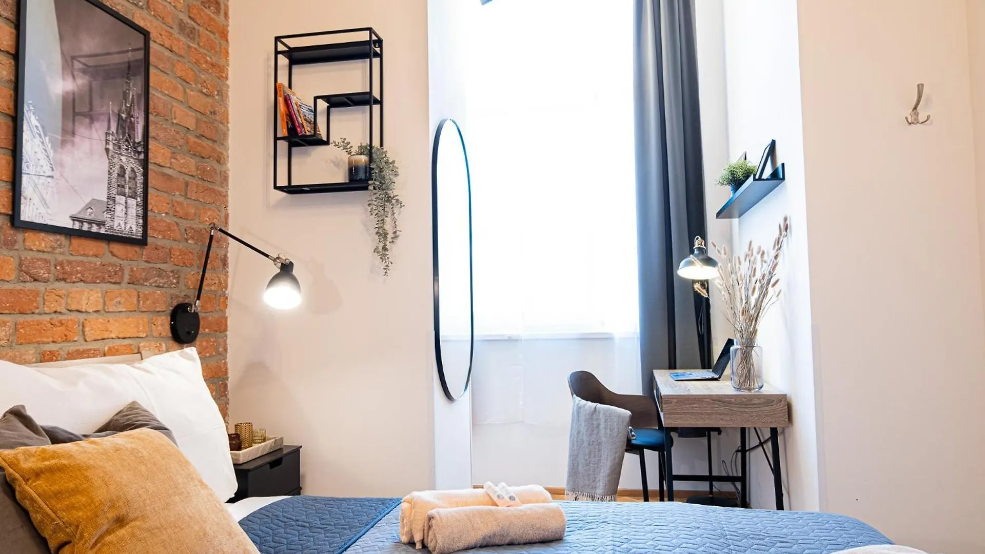 Cozy Industrial 8Min Dancing House Apartment, Prague