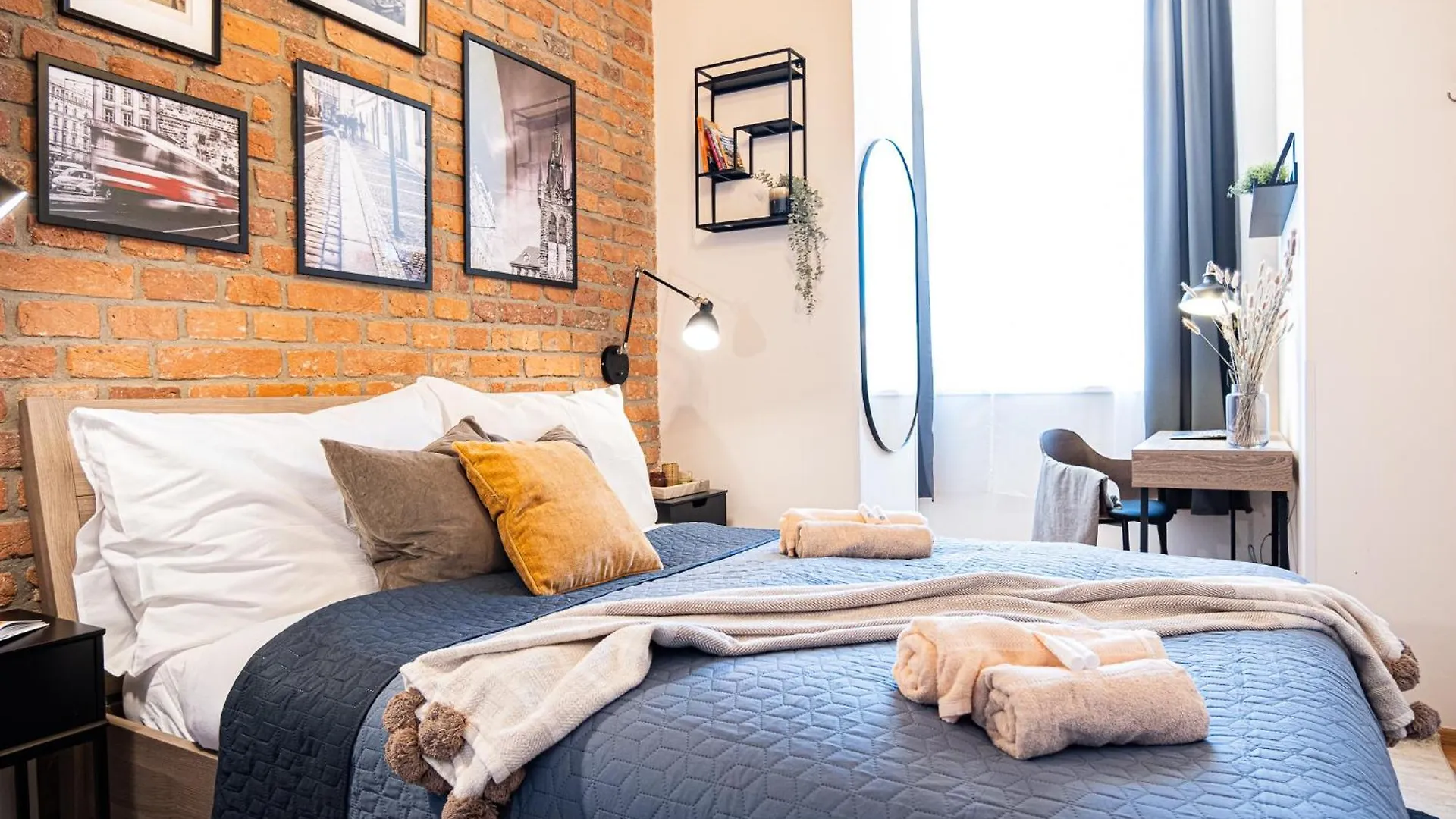 Cozy Industrial 8Min Dancing House Apartment, Prague Apartment