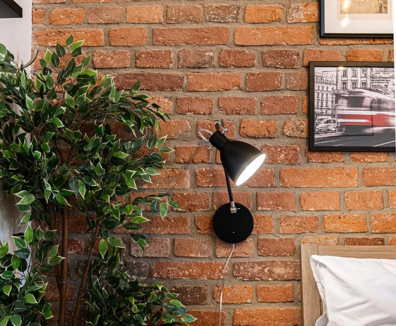 Cozy Industrial 8Min Dancing House Apartment, Prague