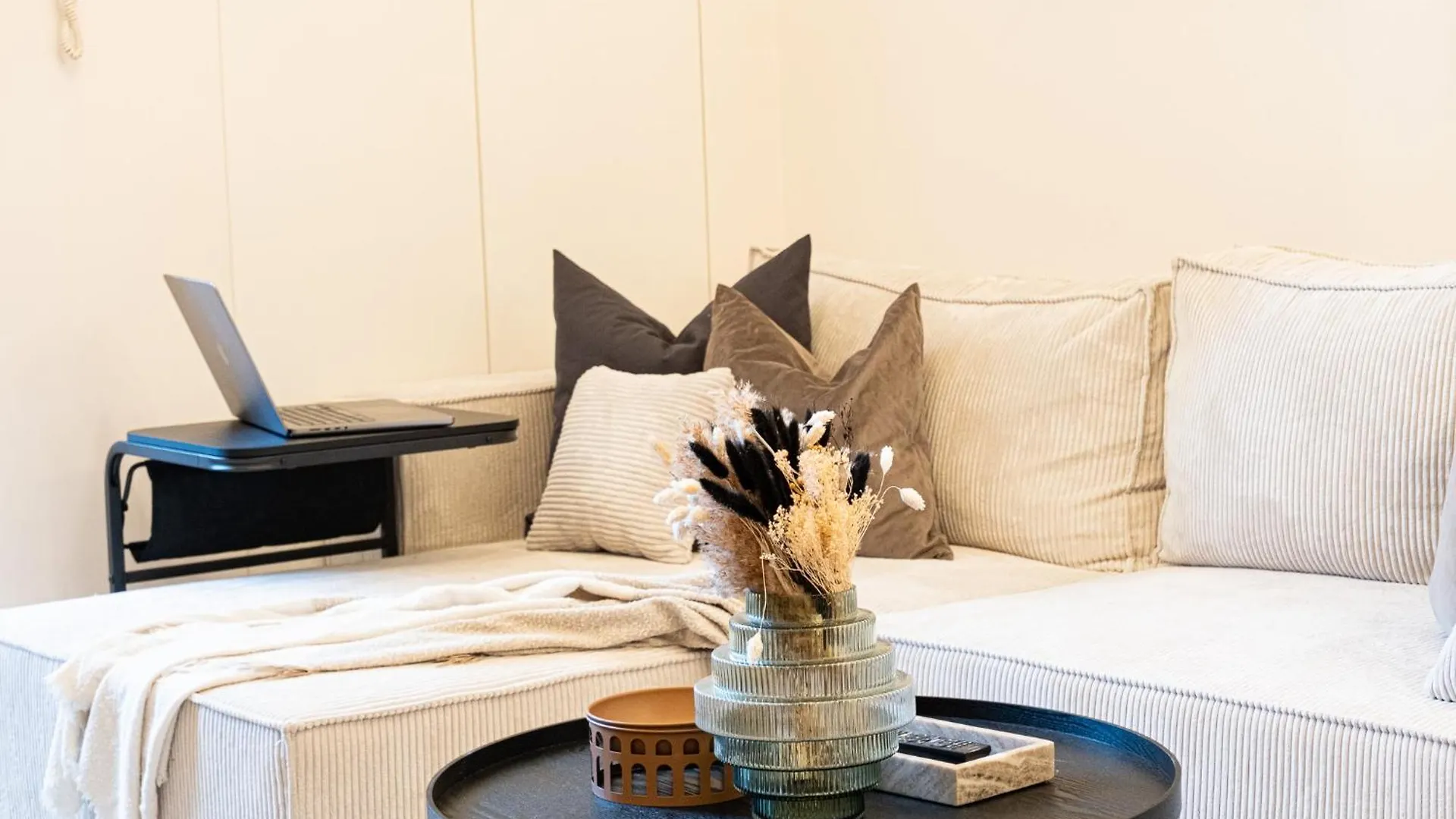 Apartment Cozy Industrial 8Min Dancing House Apartment, Prague