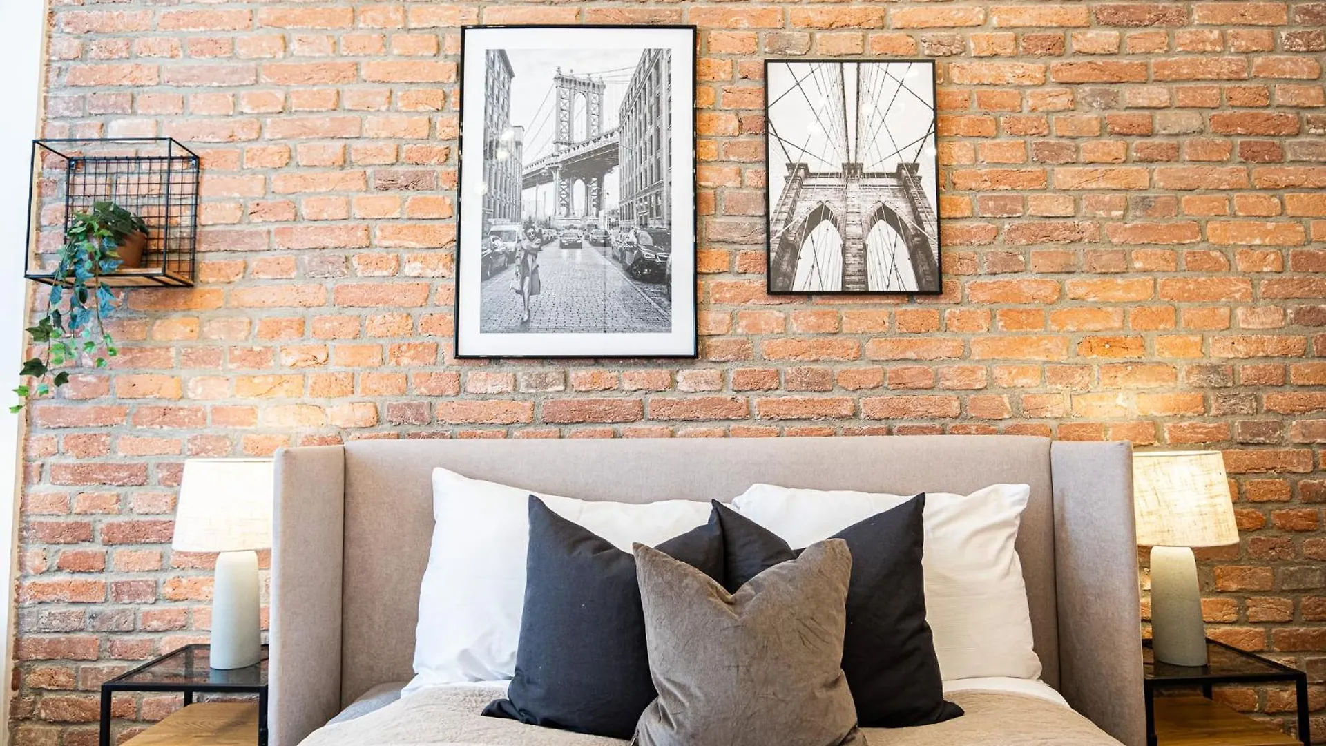 Cozy Industrial 8Min Dancing House Apartment, Praga 0*,  Repubblica Ceca