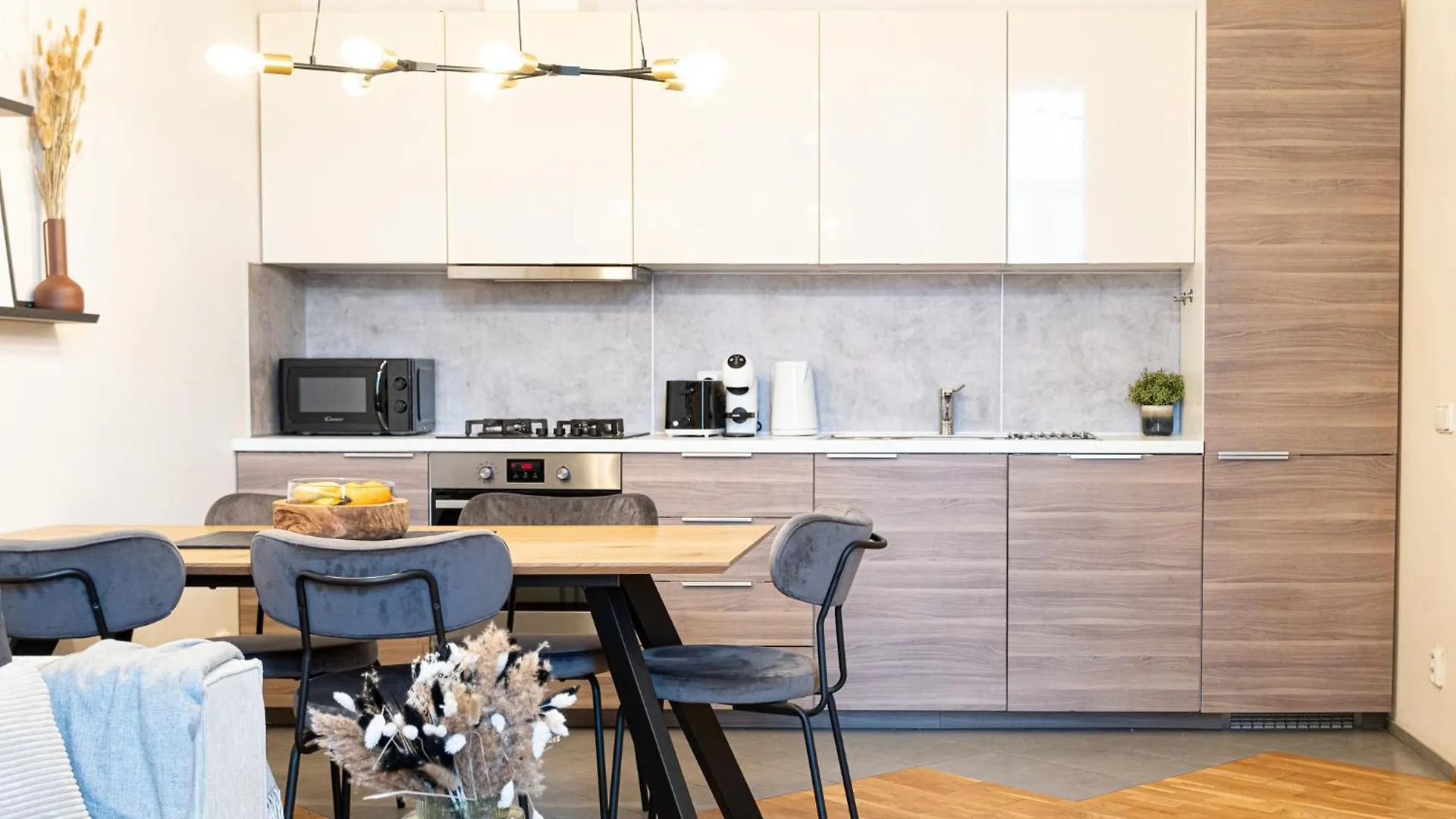Cozy Industrial 8Min Dancing House Apartment, 布拉格